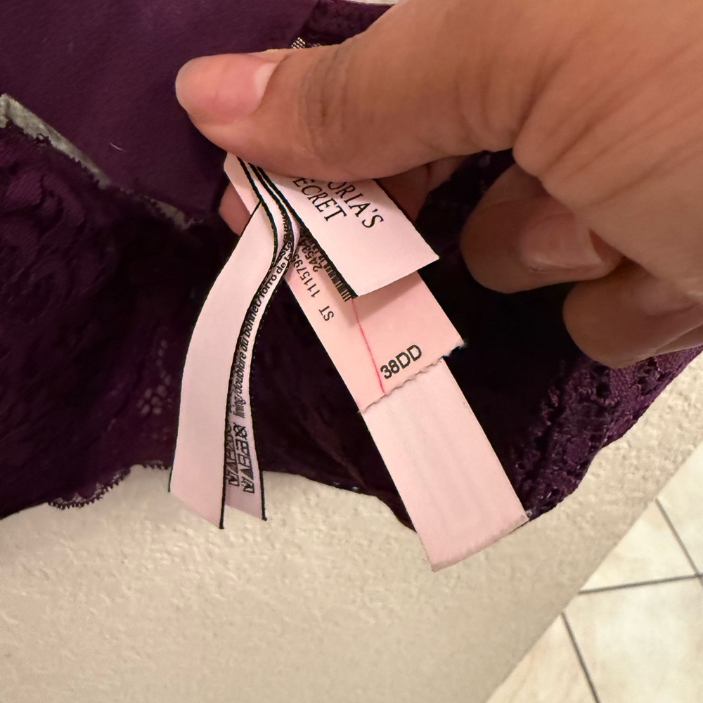 Victoria’s Secret Purple Lace Body By Victoria Bra - Picture 3 of 7
